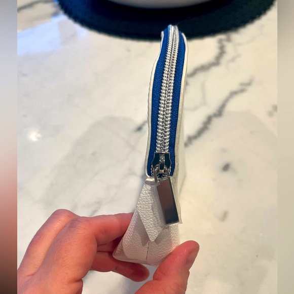 NWT ZO Cosmetic bag, vegan leather, white w/blue lining, 7 ¾” x 6” - Picture 3 of 6